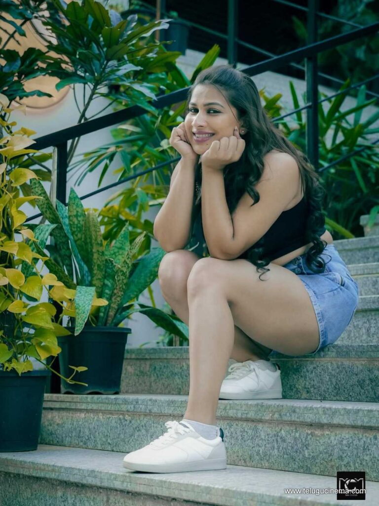 inaya stills 161225 02