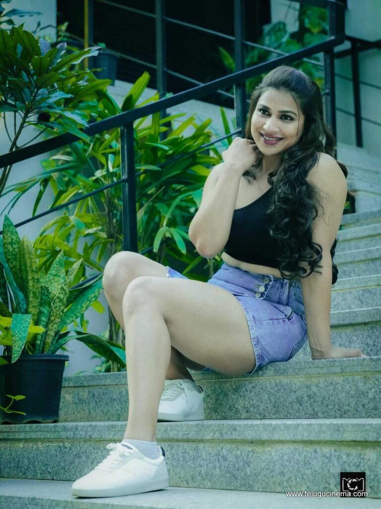 inaya stills 161225 04