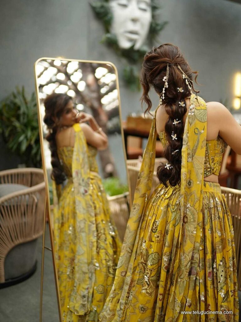 iswarya stills 081225 06