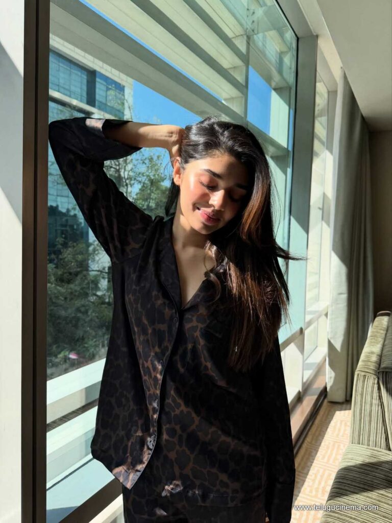 kritishetty stills 101225 05
