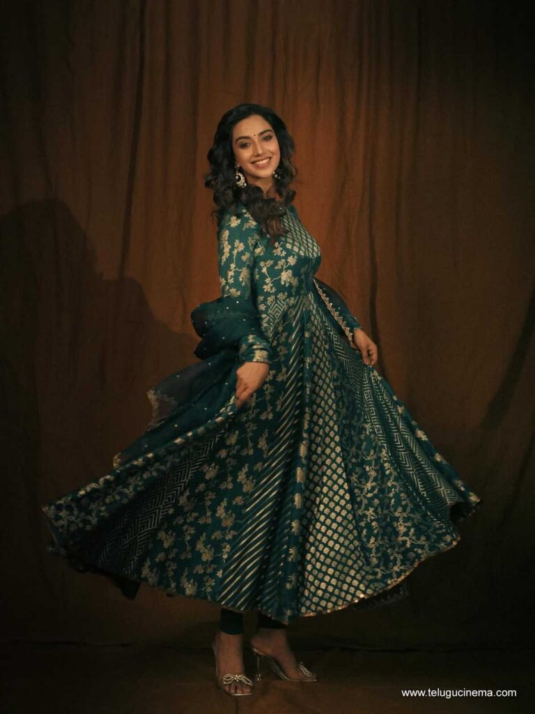 meenakshi stills 261225 07