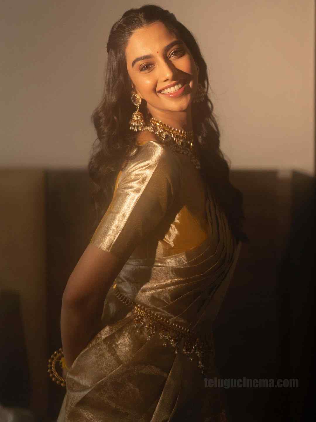 Radiance in gold: Meenakshi Chaudhary 4 Meenakshi Chaudhary