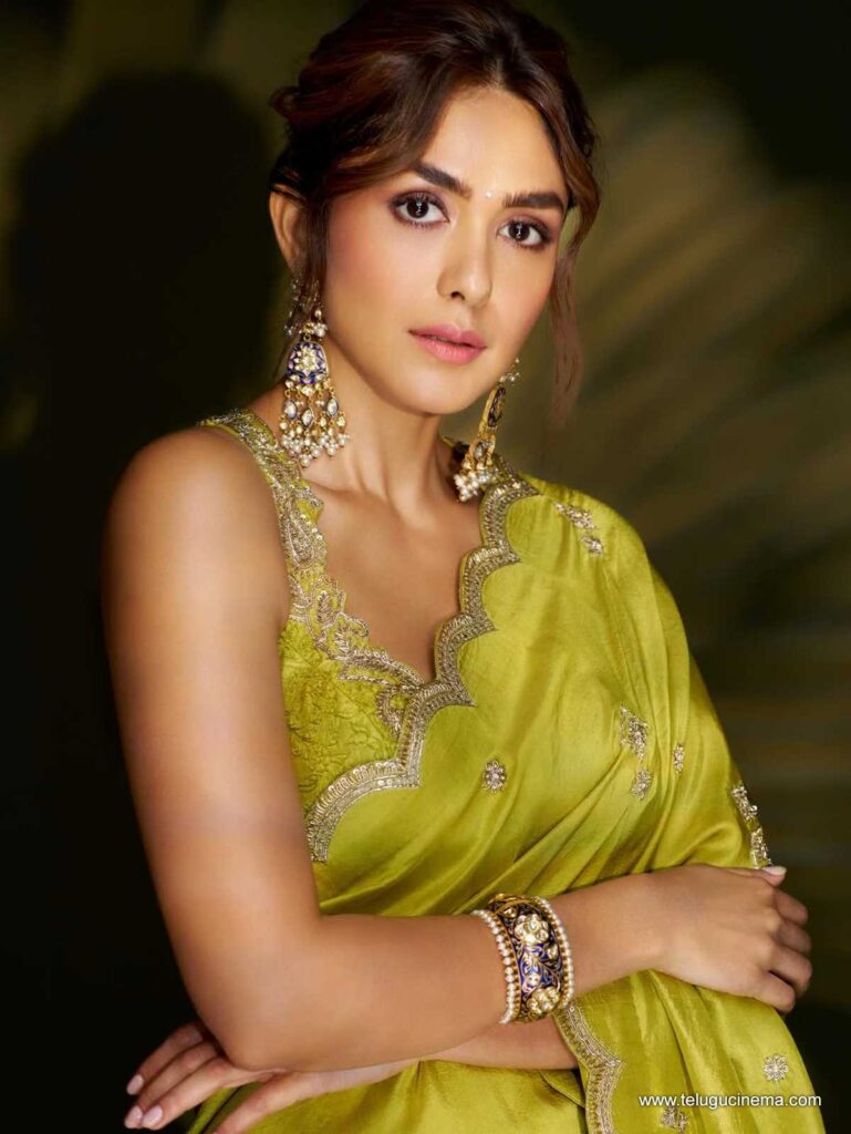 mrunal stills 021225 06