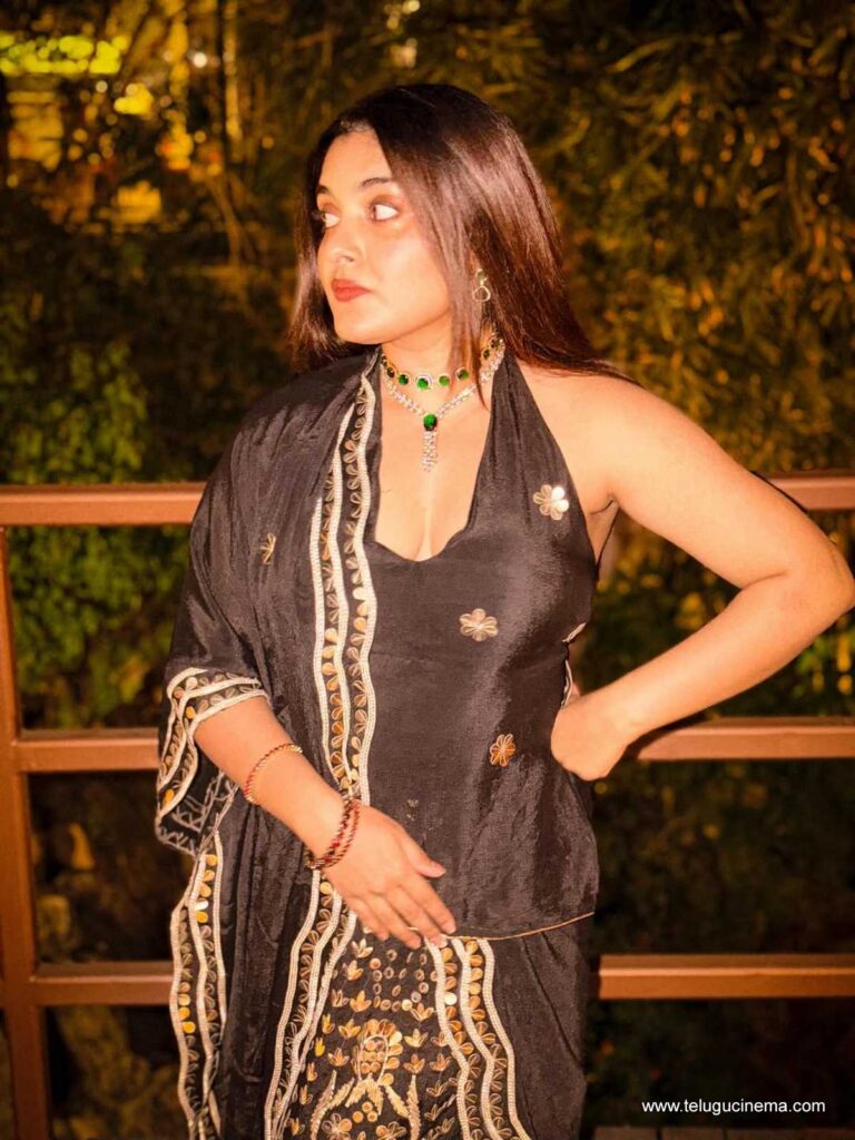 nivetha stills 251225 01