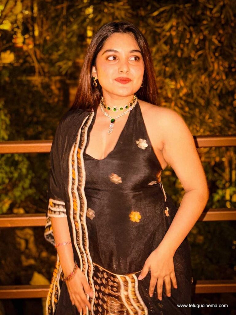nivetha stills 251225 02