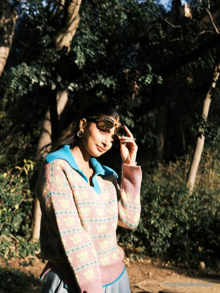 pooja stills 031225 12