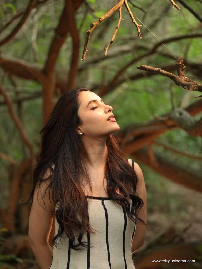 priyanka stills 221225 01