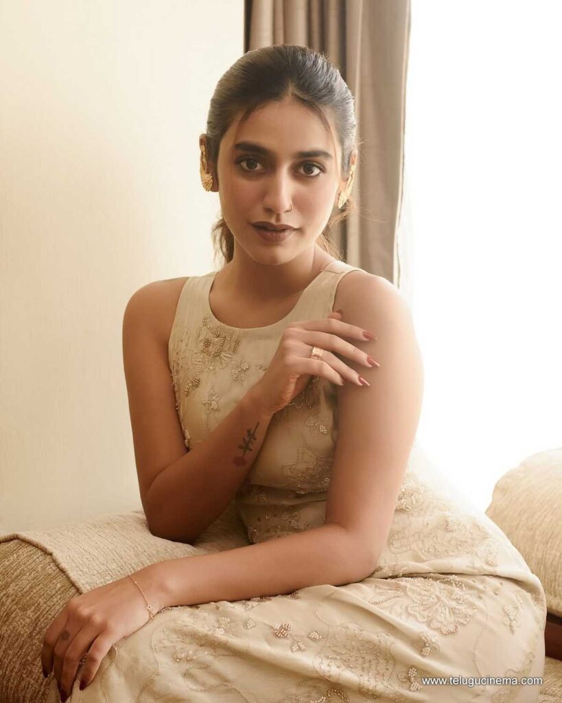 priyavarriear stills 151225 01 1
