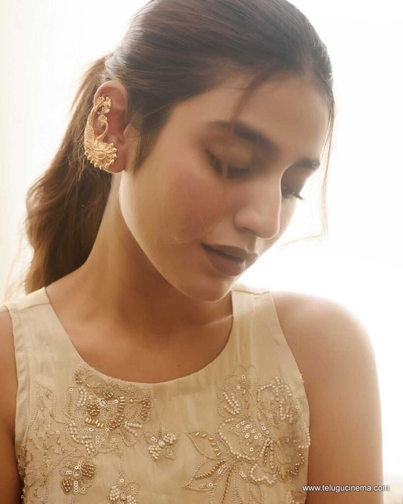priyavarriear stills 151225 02