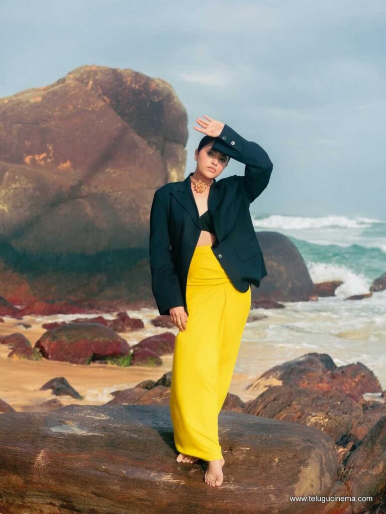 priynaka stills 131225 01