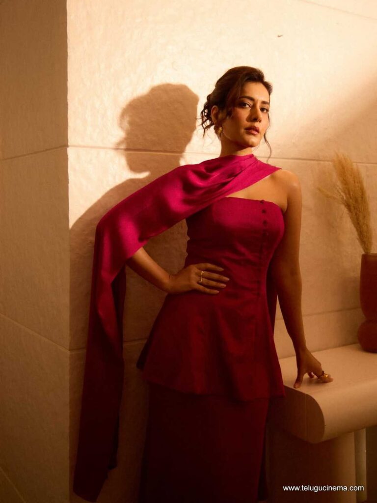 raahsikhanna stills 051225 01