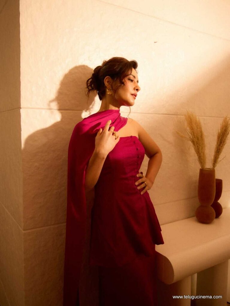 raahsikhanna stills 051225 07 1