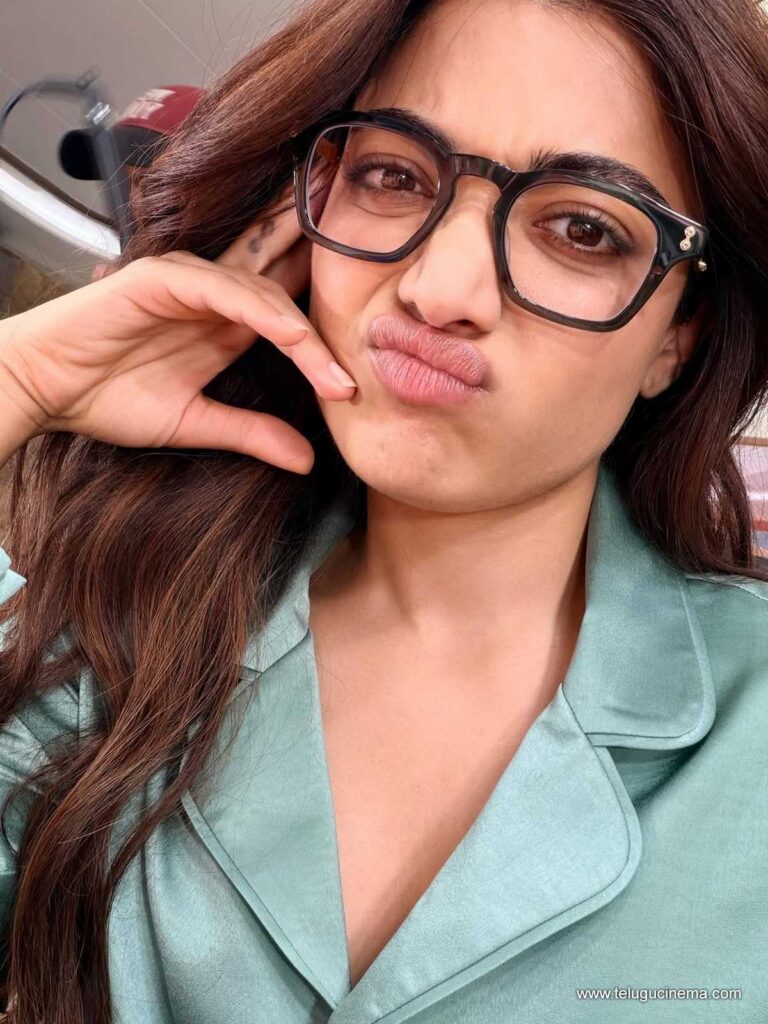 rashmika stills 241225 02