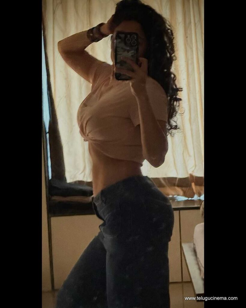 ritika stills 191225 03