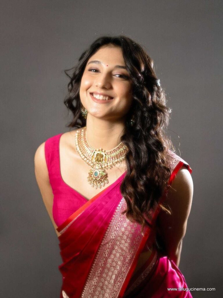ritika stills 251225 01