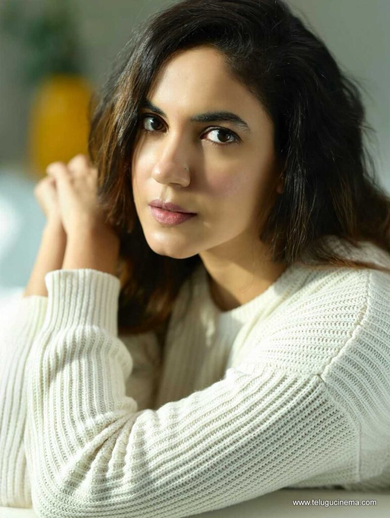 ritu stills 111225 02