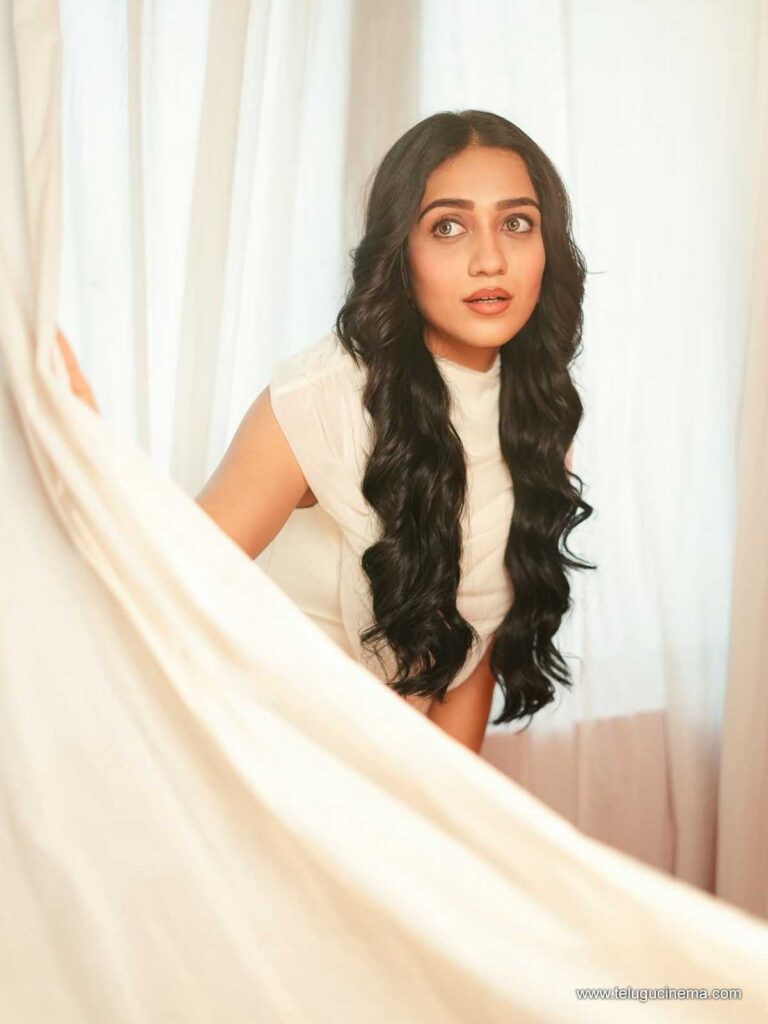sakshi stills 251225 02