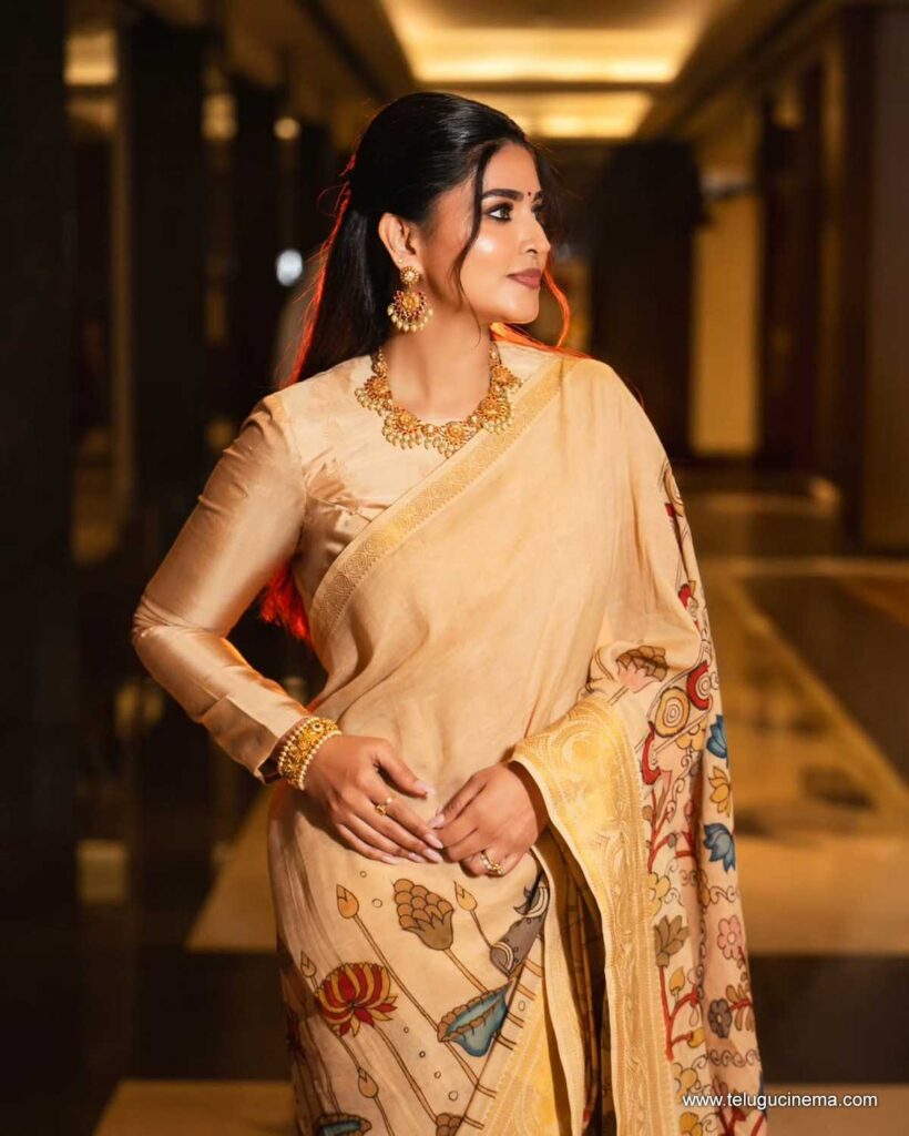 sneha stills 061225 03