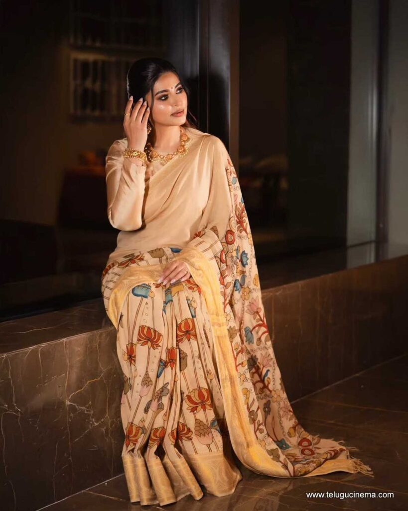 sneha stills 061225 06