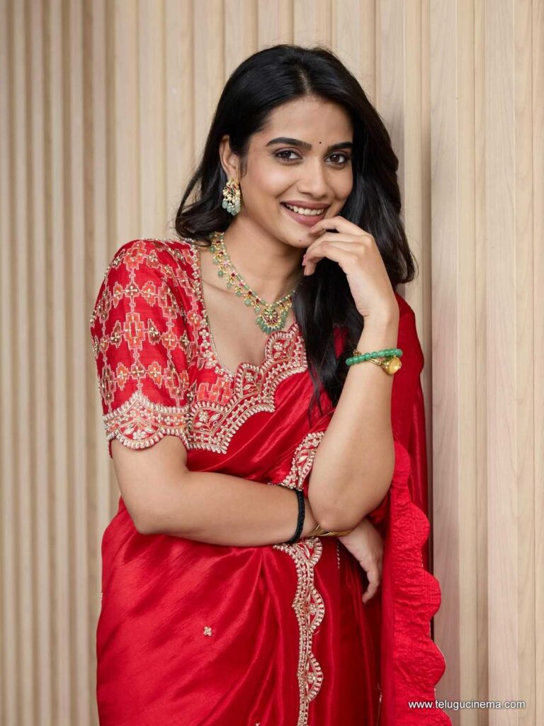 srigouri stills 151225 02