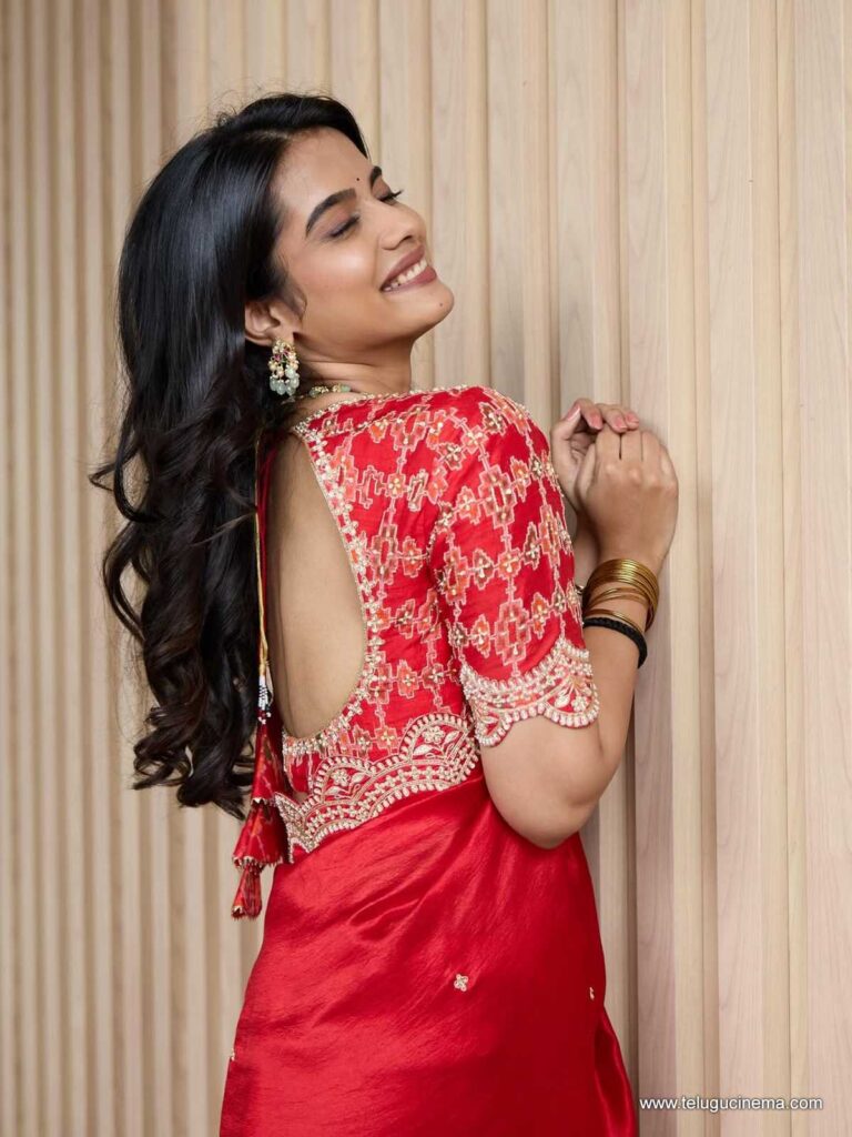 srigouri stills 151225 04