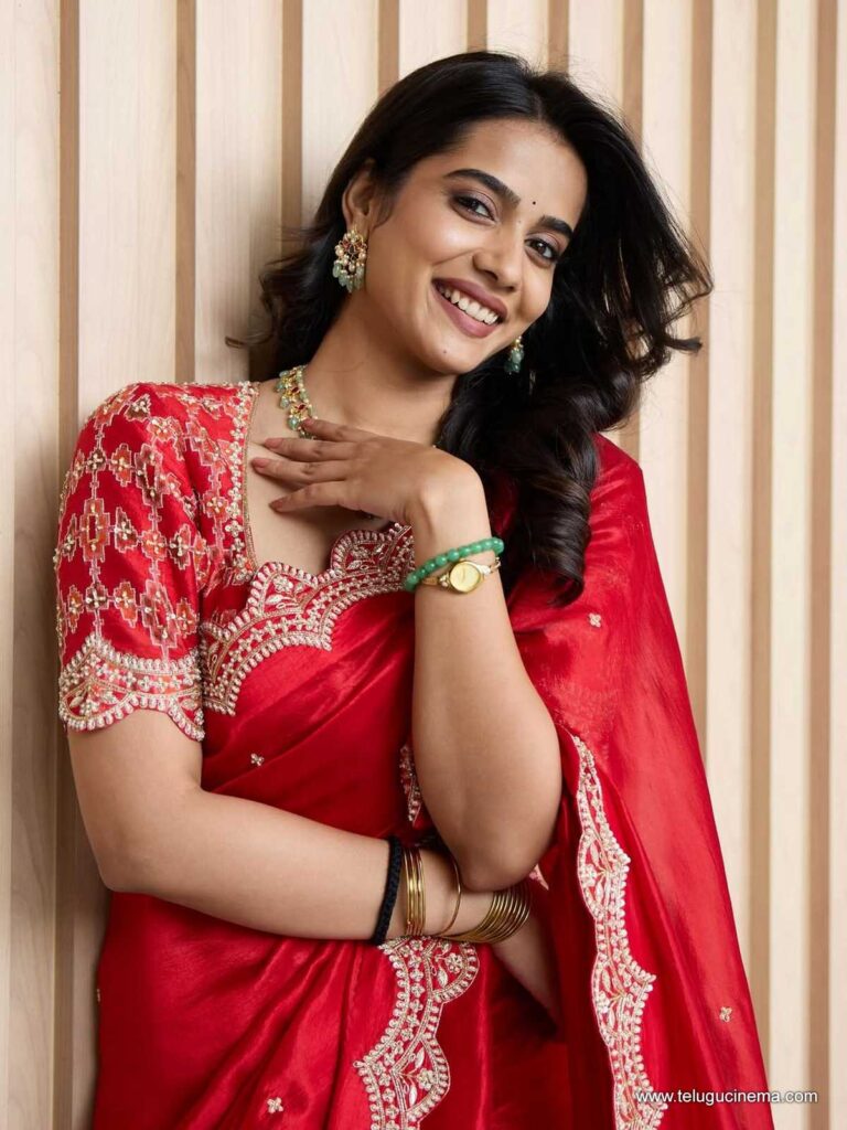 srigouri stills 151225 07