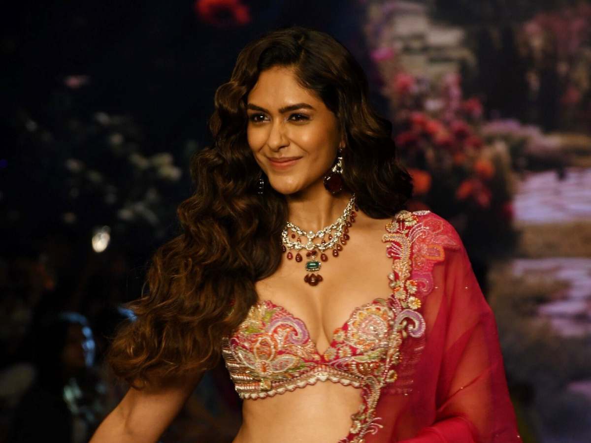 Funny memes surface on Mrunal Thakur amid wedding rumors 2 Mrunal Thakur