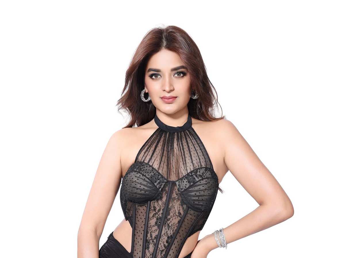After flops, Nidhhi Agerwal focuses on brand deals? 2 Nidhhi Agerwal