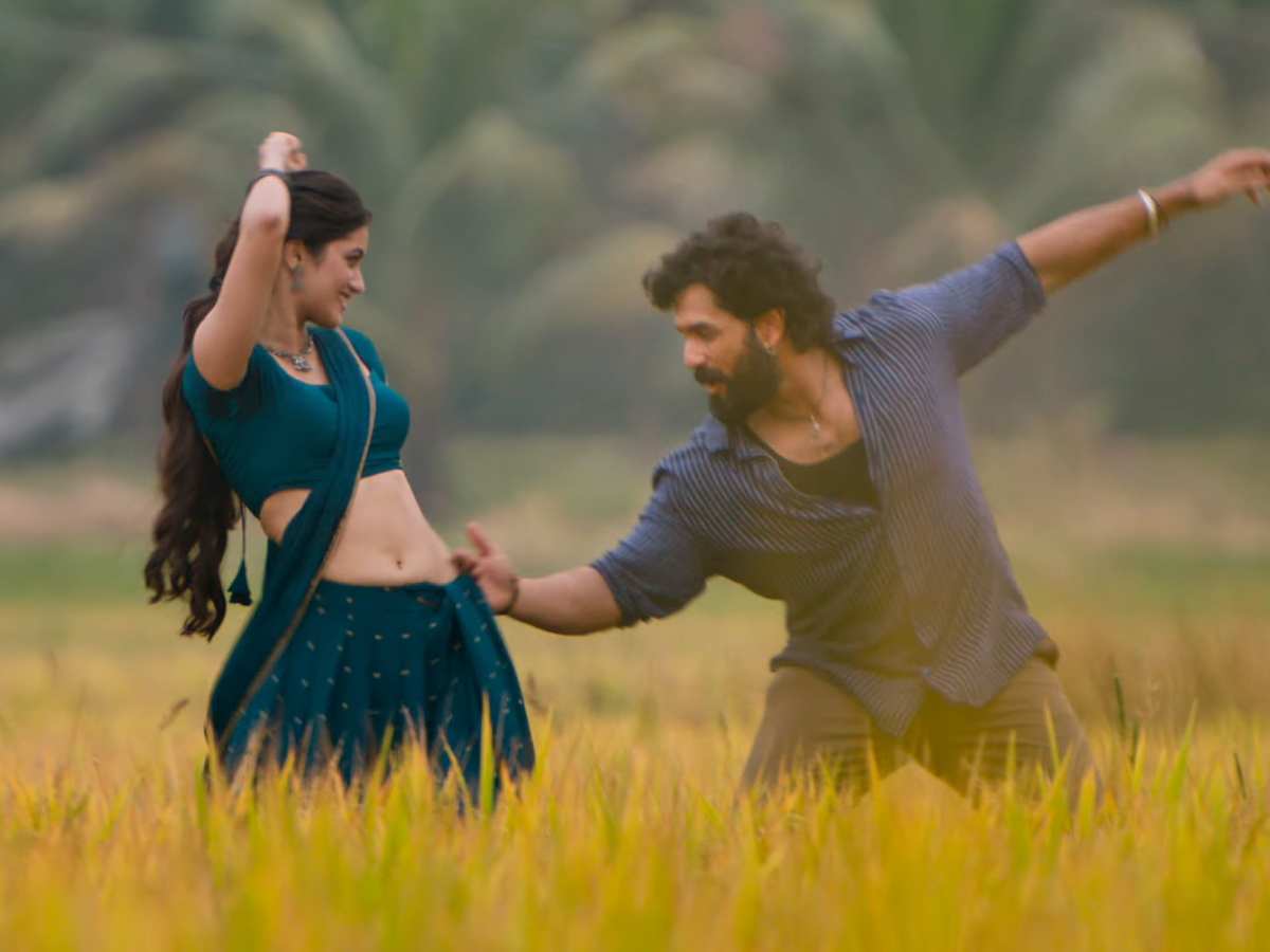 Yetta Yetta single from Lenin: Rustic romance 1 Akhil Akkineni and Bhagyashri Borse