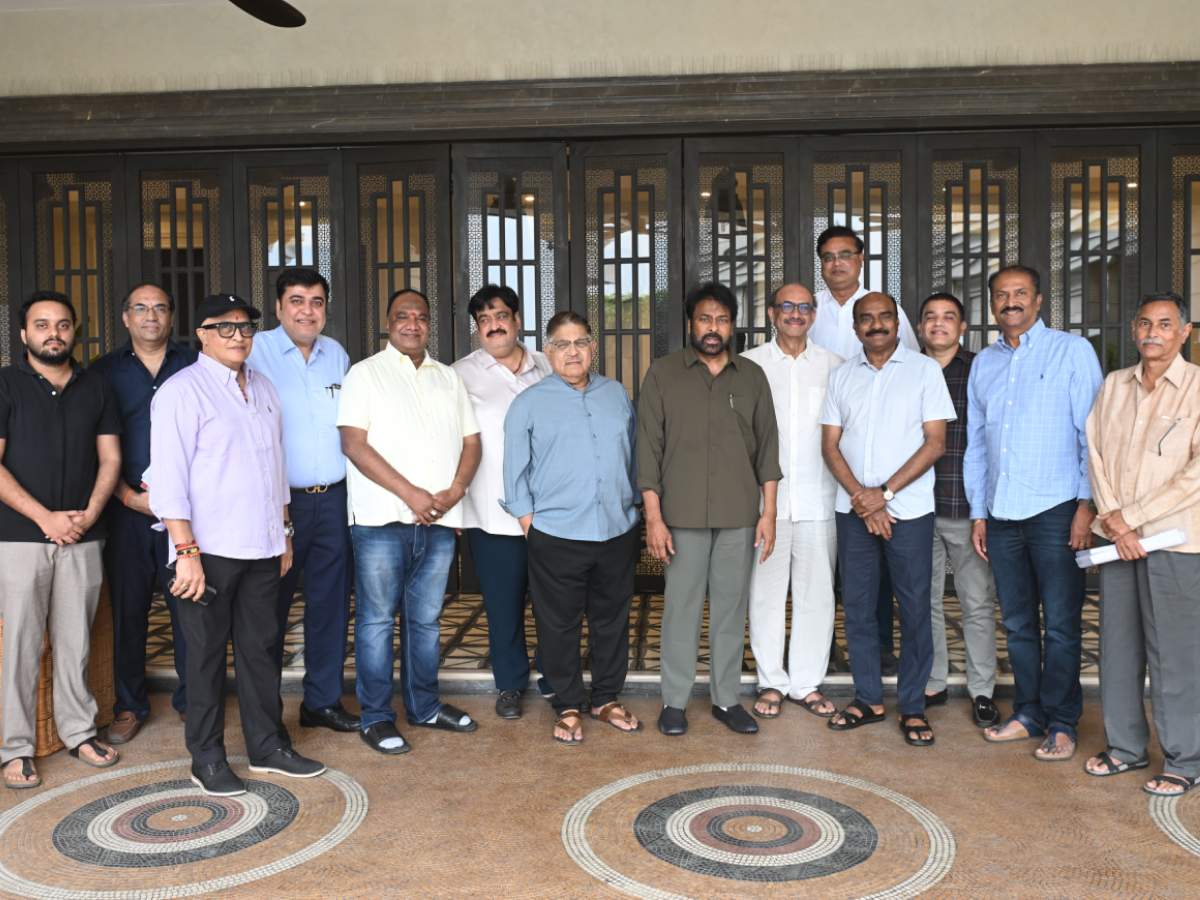 Chiranjeevi assures fair solution to exhibitors' concerns: Dil Raju 1 Megastar Chiranjeevi met Telugu film industry representatives and single-screen exhibitors