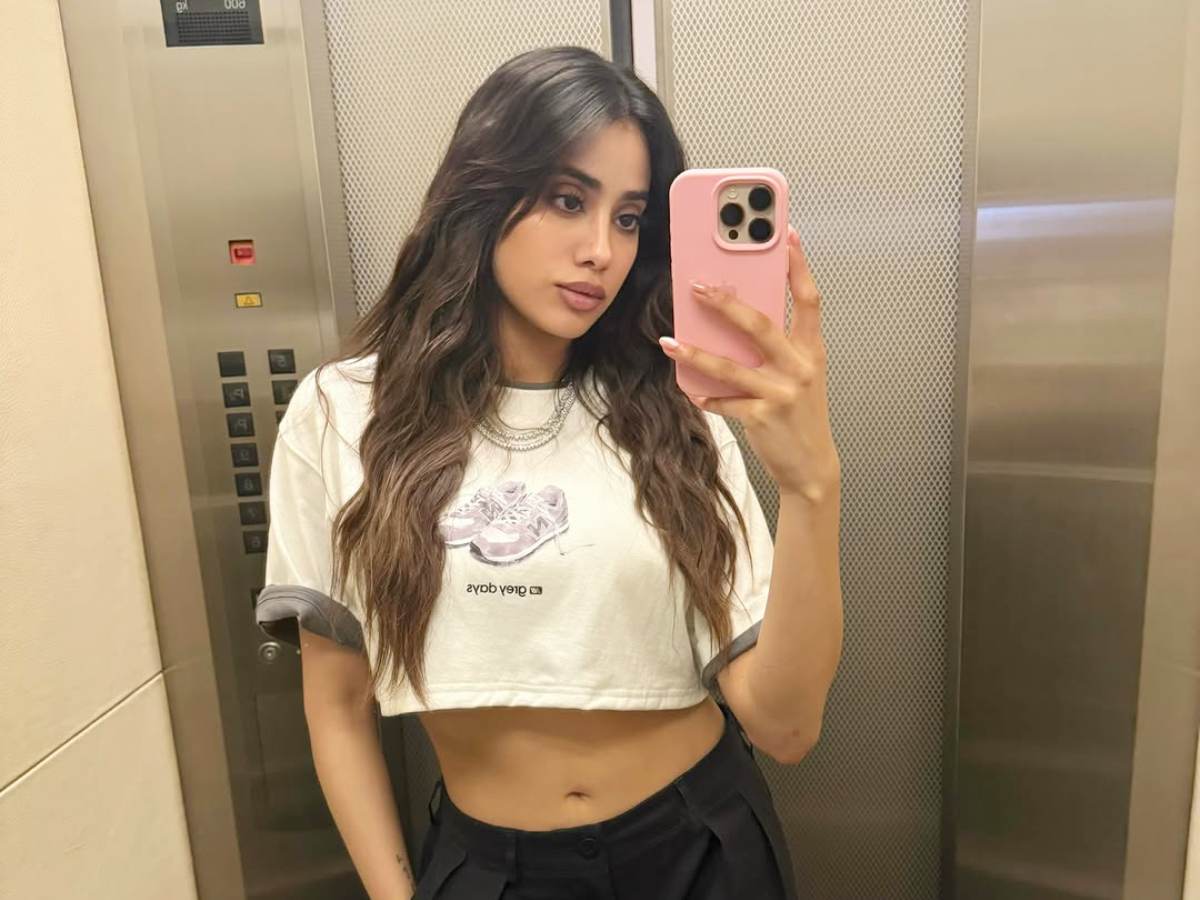 Will Janhvi Kapoor overcome her cringe-glam image? 1 Janhvi Kapoor