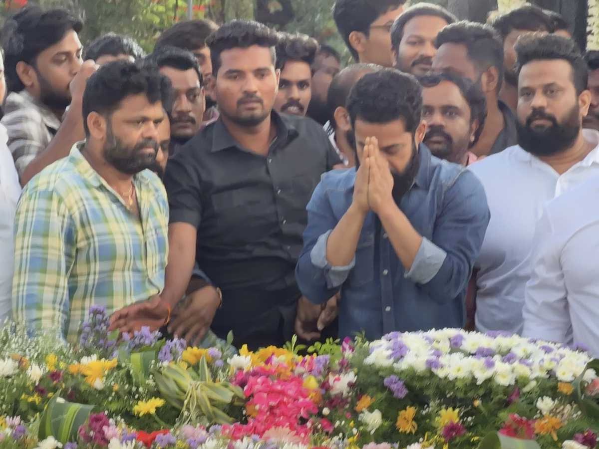 NTR Jr pays tribute to NT Rama Rao on his 103rd birth anniversary 1 NTR Jr paying tributes to his late grand father NT Rama Rao