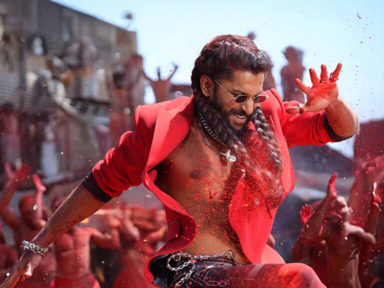 Aaya Sher in The Paradise