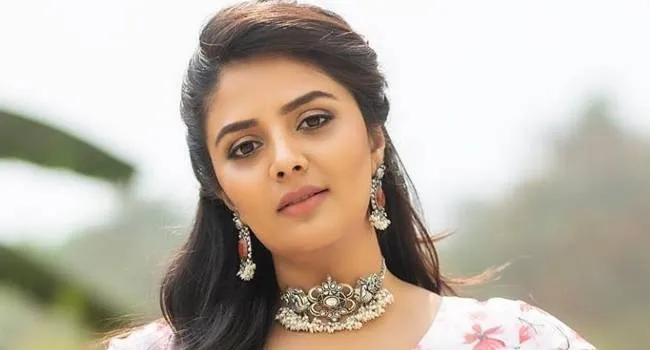Sreemukhi Interview Imagemain