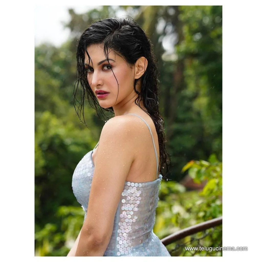 Amyradastur Stills 08082100002
