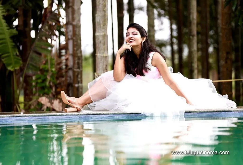Ananya Stills 27082100008