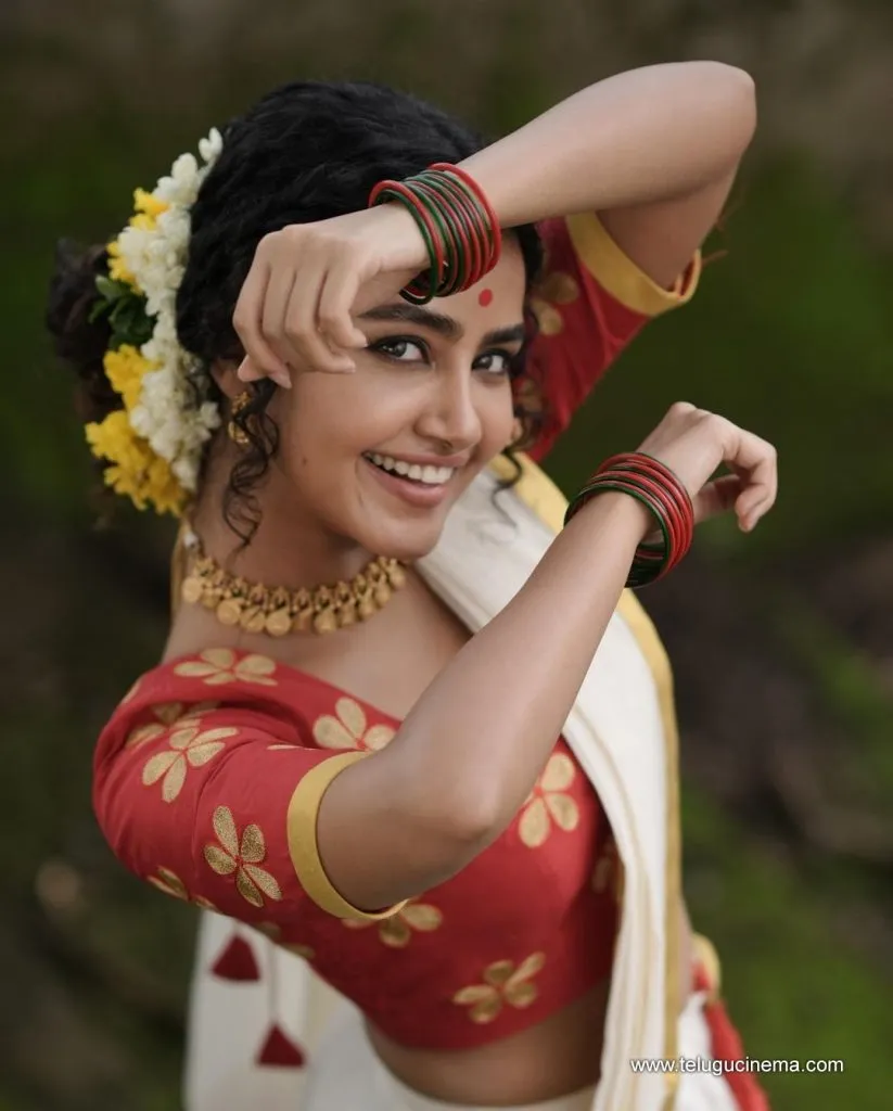 Anupama Stills 21082100004