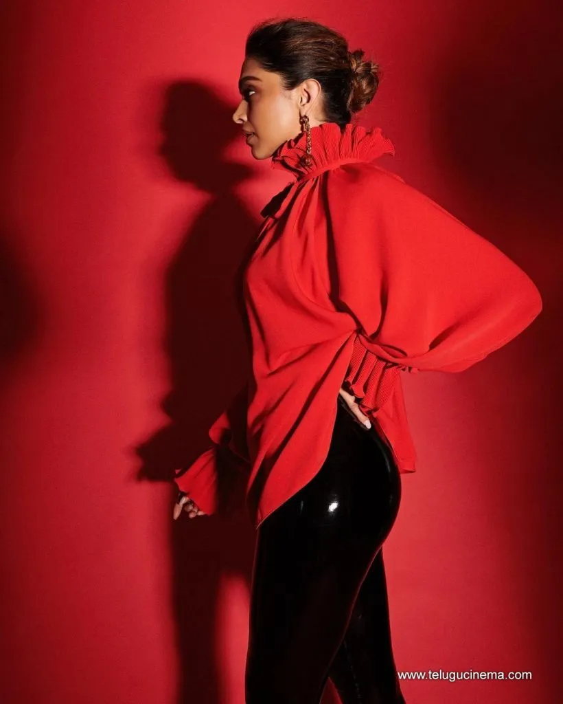 Deepika Stills 23082100001