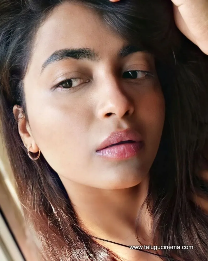Harika Stills 10082100002