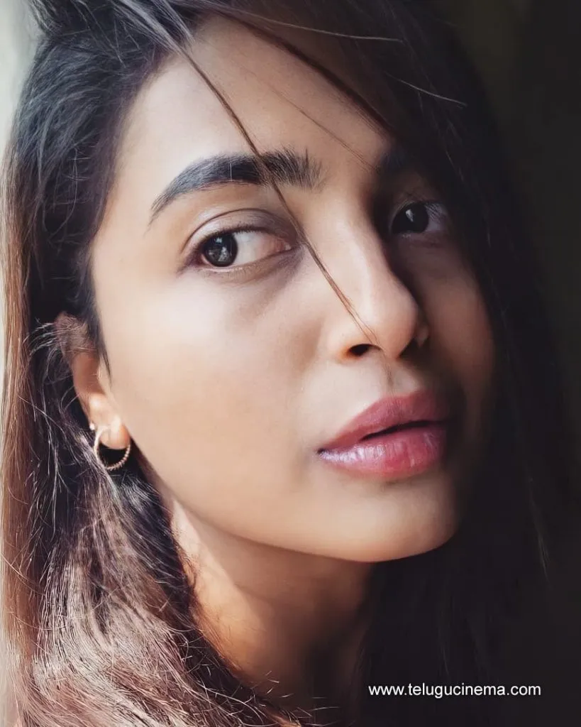 Harika Stills 10082100004