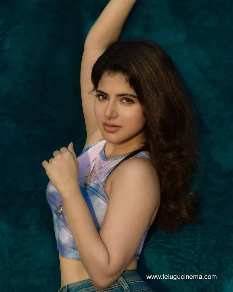 Iswarya Stills 19082100002
