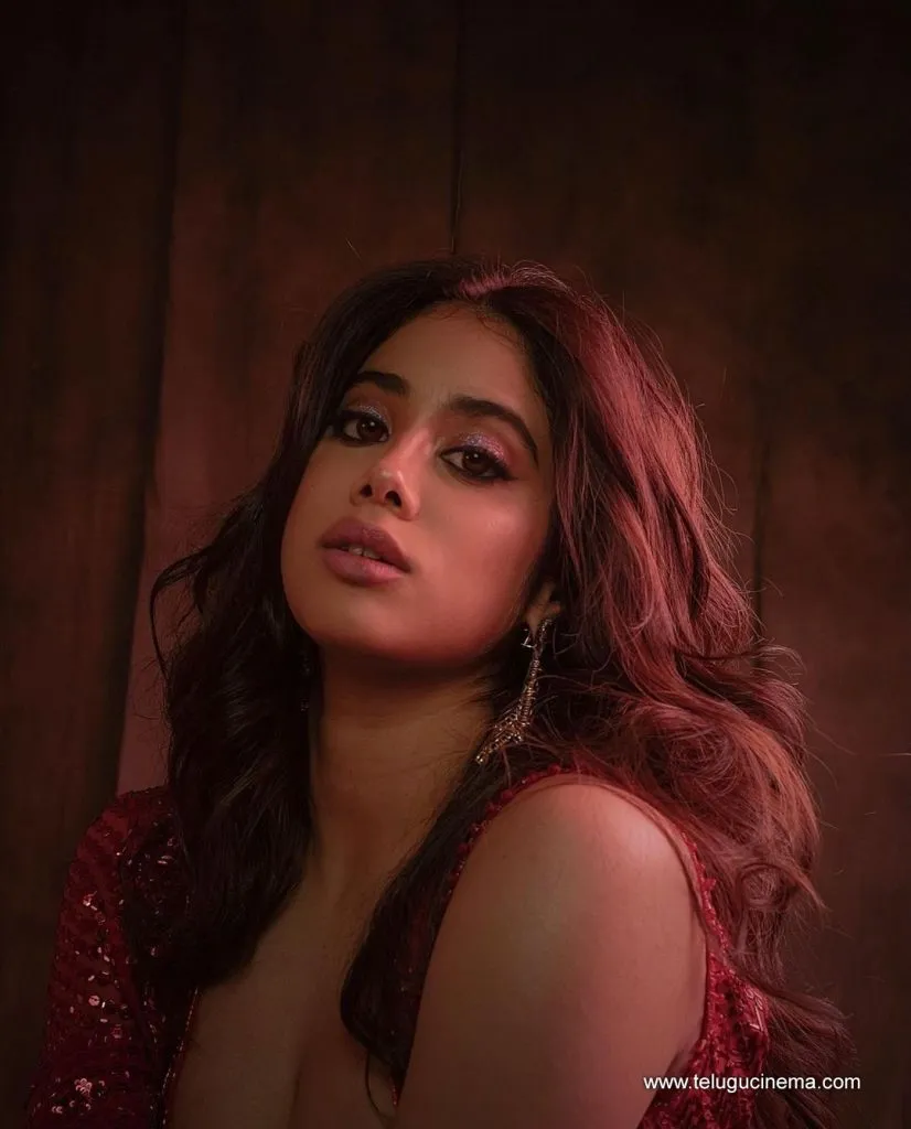 Janhvi Stills 16082100002