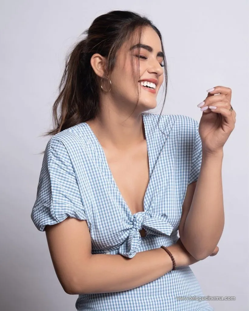 Kavya Stills 26082100001