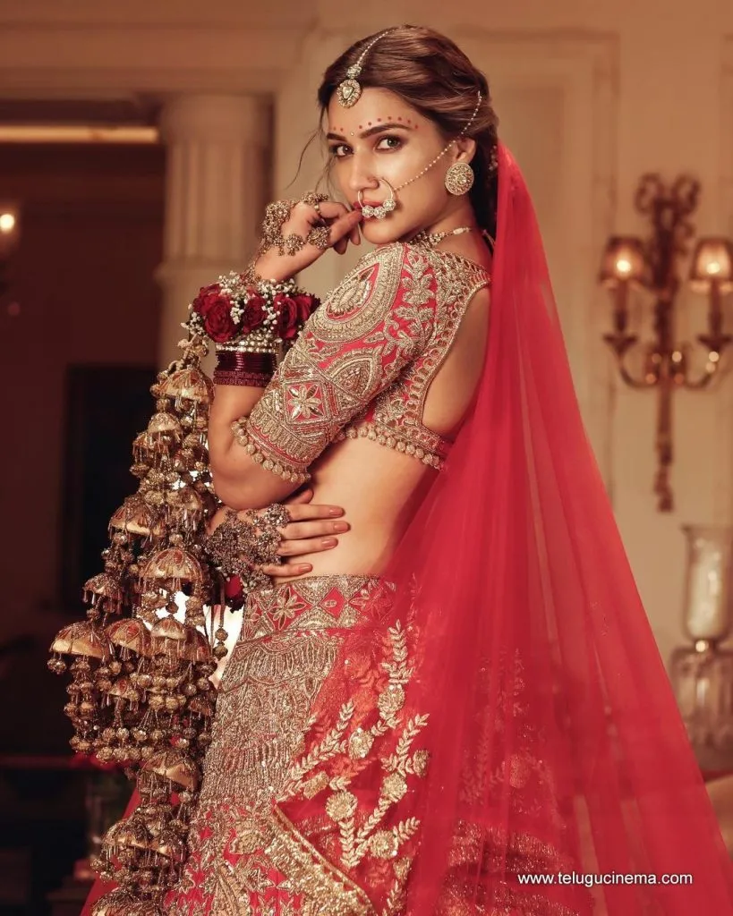 Kriti Stills 24082100001
