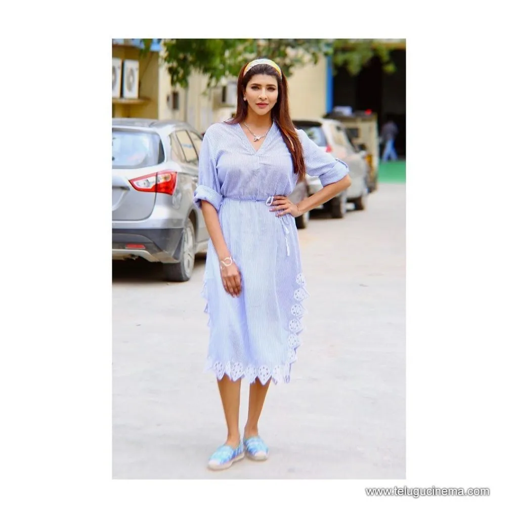 Laxmimanchu Stills 18082100002