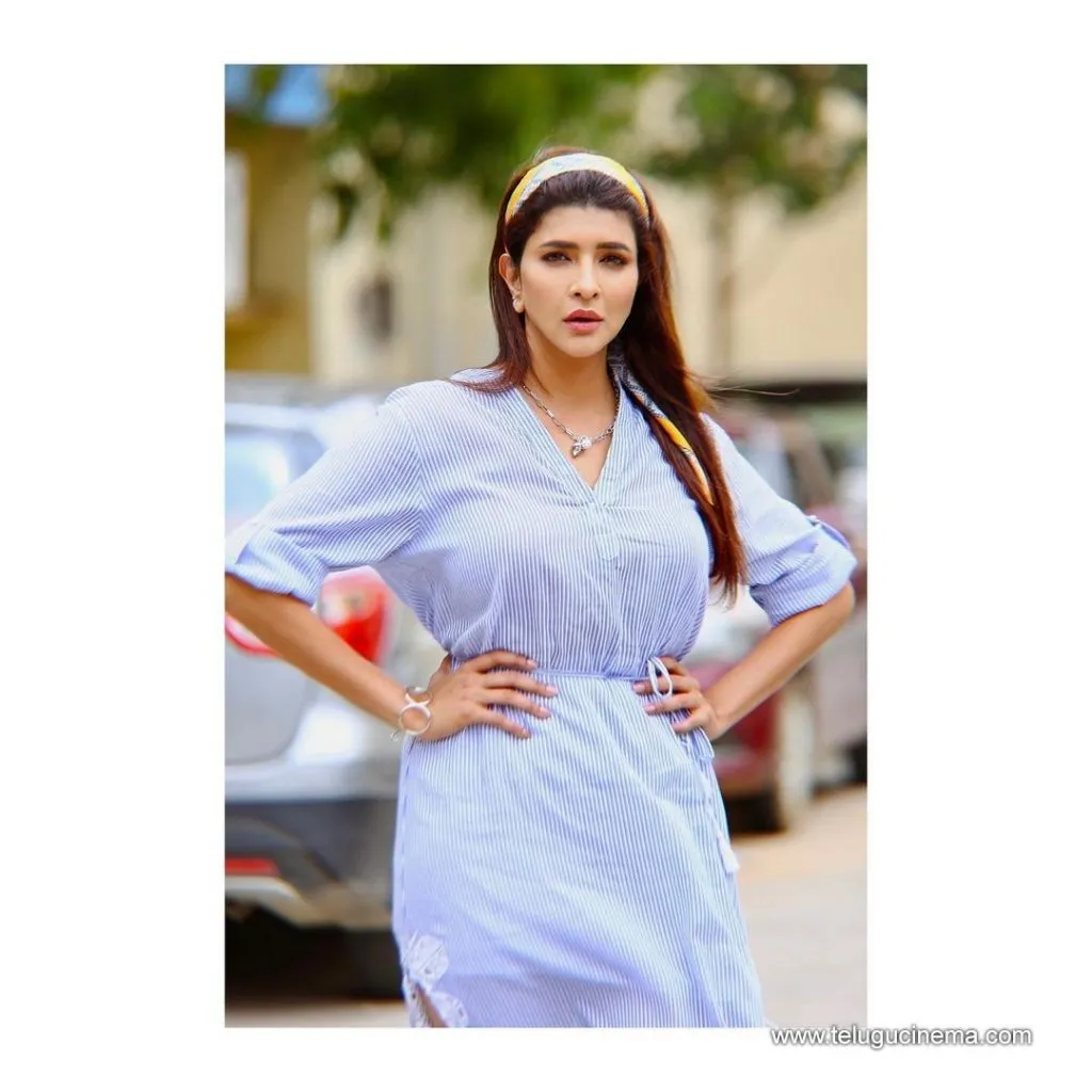 Laxmimanchu Stills 18082100004