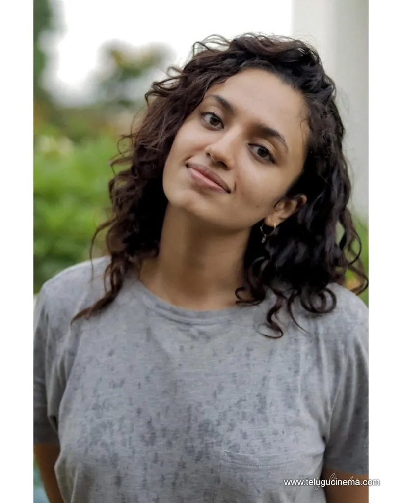 Malavika Stills 16082100004