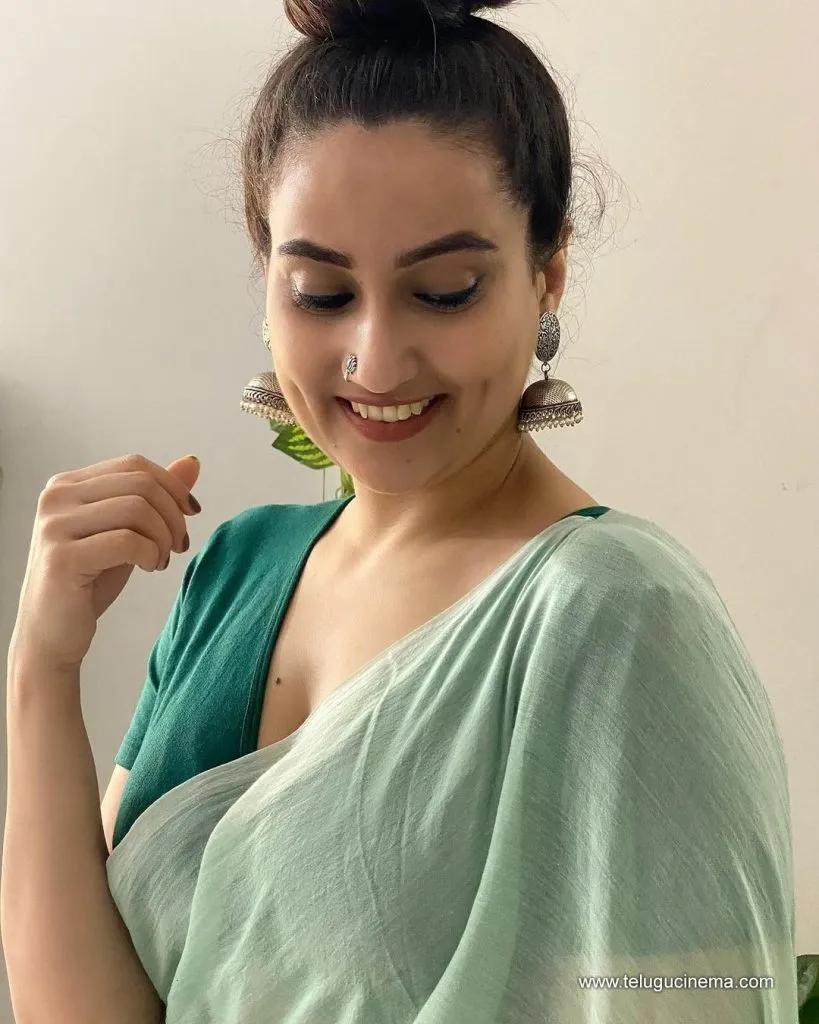 Manjusha Stills 07082100001