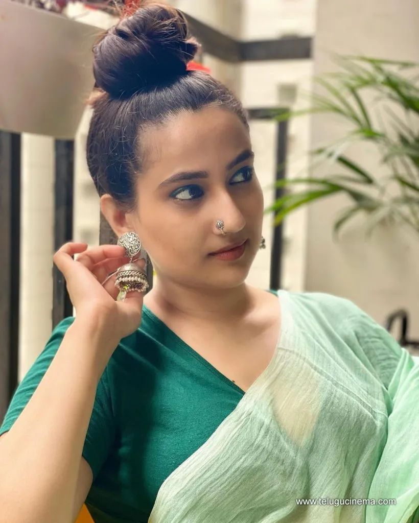 Manjusha Stills 07082100002