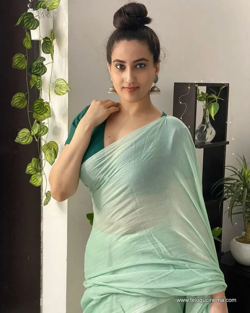 Manjusha Stills 07082100004